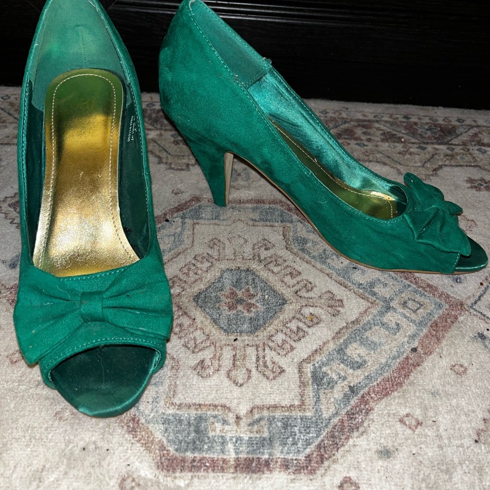 Elegant Green Peep-Toe Heels